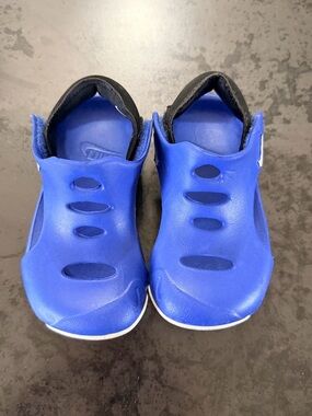 Nike Protect - Toddler size 7c
